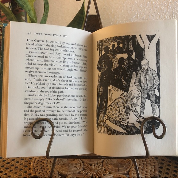 1970 Libby Looks For a Spy Hardback by Catherine Woolley Library Edition USA - Picture 12 of 14